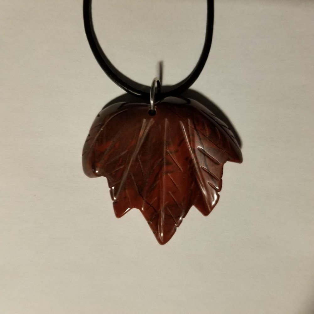 Red jasper gemstone maple leaf pendant, NWOT, artisan, unisex
